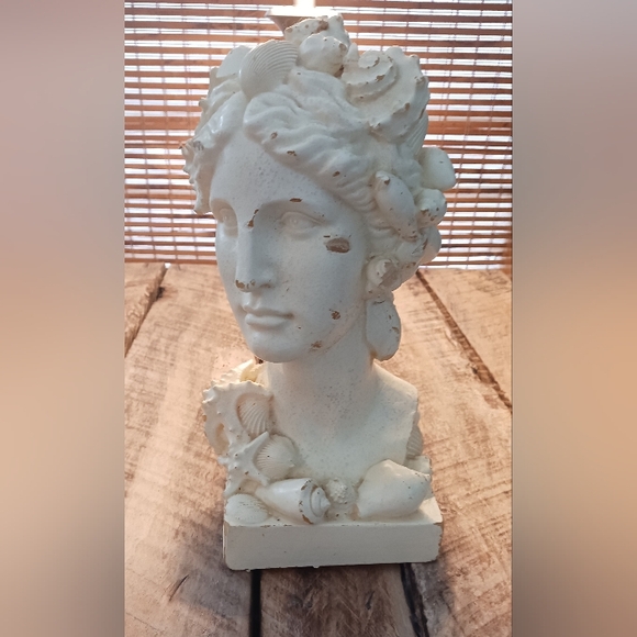 Bill Blass Sea Shell Lady Wax Sculpture/Candle - Picture 4 of 6